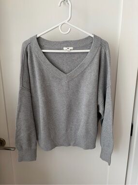 Ribbed wide v-neck pullover